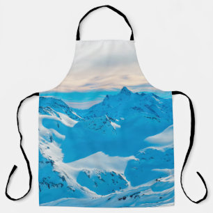 Berge mit Schneebergen und SonnenuntergangshimmelS Schürze