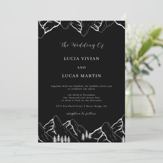 Berge Pine Tree QR Code Black Wedding Einladung (Stehend Vorderseite)