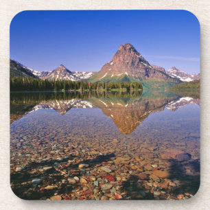 Berge reflektieren in ruhigen Zwei-Medicine-See in Getränkeuntersetzer