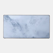 Berge, schneebedeckte Berge und Wolken Schreibtischunterlage (Vorderseite)