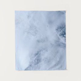 Berge, schneebedeckte Berge und Wolken Wandteppich