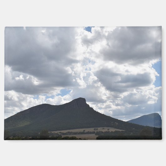 Berge Sturgeon und Abrupt unter dramatischen Wolke Magnet (Vorderseite)