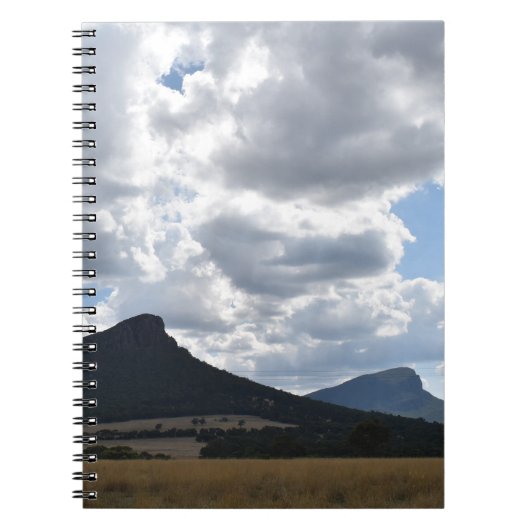 Berge Sturgeon und Abrupt unter dramatischen Wolke Notizblock (Vorderseite)