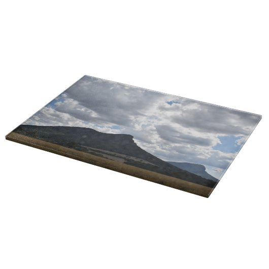 Berge Sturgeon und Abrupt unter dramatischen Wolke Schneidebrett (Ecke)