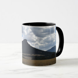 Berge Sturgeon und Abrupt unter dramatischen Wolke Tasse