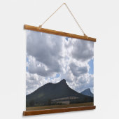 Berge Sturgeon und Abrupt unter dramatischen Wolke Wandteppich Mit Holzrahmen (Gewinkelt)