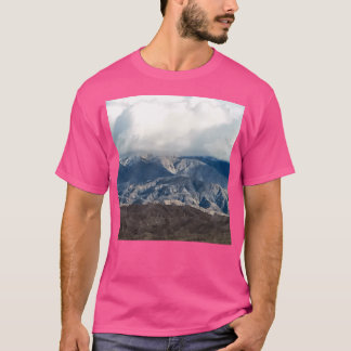 Berge treffen auf die Wolken majestätische Abstrak T-Shirt