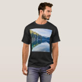 Berge über einem Glassee T-Shirt (Vorne ganz)