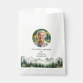 Berge und Bäume Lebensfeier Andenken Geschenktütchen (Vorderseite)