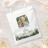 Berge und Bäume Lebensfeier Andenken Geschenktütchen (Ausgeschnitten)