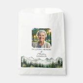 Berge und Bäume Lebensfeier Andenken Geschenktütchen (Vorderseite)