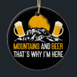 Berge und Bier deshalb bin ich hier Keramik Ornament<br><div class="desc">Gebirge und Bier deshalb bin ich hier Natur Funny Wandergeschenk. Perfektes Geschenk für Ihren Vater,  Mama,  Papa,  Männer,  Frauen,  Freunde und Familienmitglieder am Erntedank Tag,  Weihnachten,  Muttertag,  Vatertag,  4. Juli,  1776 Unabhängiger Tag,  Veteranen Tag,  Halloween,  Patrick's Day</div>