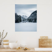 Berge und gefrorener See in Zgornje Jezersko, Slo Poster (Küche)