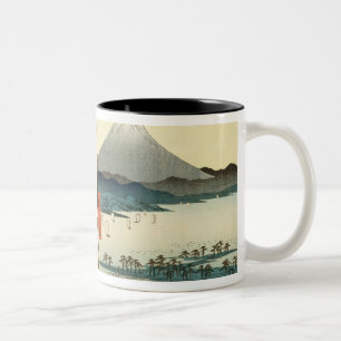 Berge und Küstenlinie Zweifarbige Tasse