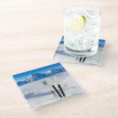 Berge und Skiausrüstung Glasuntersetzer (Schrägansicht)