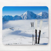 Berge und Skiausrüstung Mousepad (Vorne)