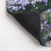 Berge und Wildblumen auf Almwiesen, Mousepad (Ecke)