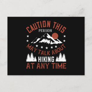 Berge - Vorsicht Diese Person spricht über Wandern Postkarte