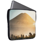 BERGE WÄHREND DER GOLDENSTUNDE LAPTOPSCHUTZHÜLLE (Vorne Rechts)