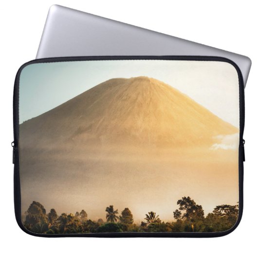 BERGE WÄHREND DER GOLDENSTUNDE LAPTOPSCHUTZHÜLLE (Vorderseite)
