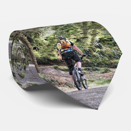 BERGFAHREN KRAWATTE (Gerollt)