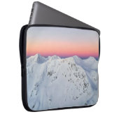 BERGGIPFEL MIT SCHNEE BEDeckt Laptopschutzhülle (Vorne Rechts)