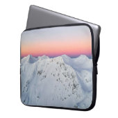 BERGGIPFEL MIT SCHNEE BEDeckt Laptopschutzhülle (Vorderseite Links)
