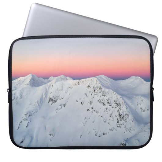 BERGGIPFEL MIT SCHNEE BEDeckt Laptopschutzhülle (Vorderseite)