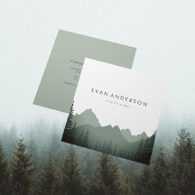 Bergkette Pinienbäume in Schattierungen