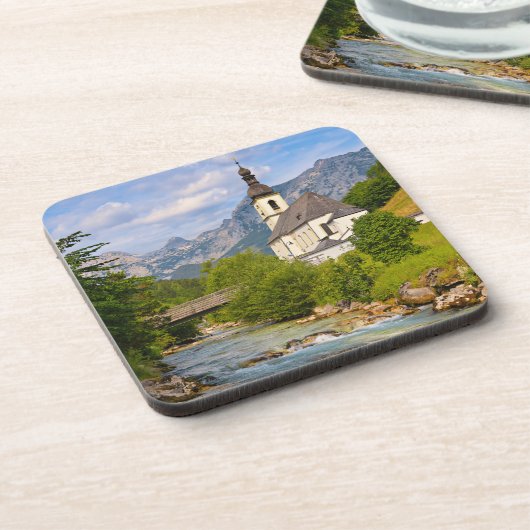 Bergkirche mit Flusslandschaft Getränkeuntersetzer (Linke Seite)