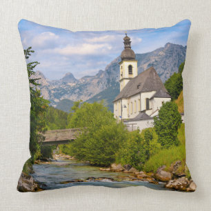 Bergkirche mit Flusslandschaft Kissen