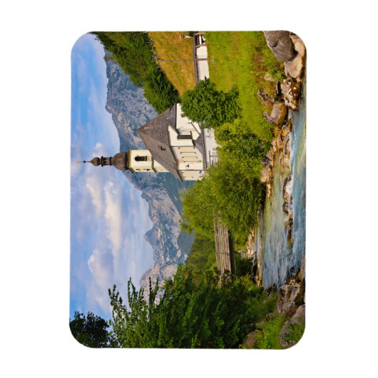 Bergkirche mit Flusslandschaft Magnet (Vertikal)