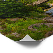 Bergkirche mit Flusslandschaft Poster (Ecke)