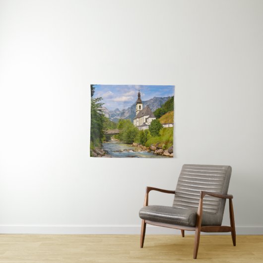 Bergkirche mit Flusslandschaft Wandteppich (Beispiel (Horizontal))