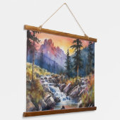 Berglandschaft mit einem Wasserfall bei Sonnenunte Wandteppich Mit Holzrahmen (Gewinkelt)