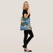 Berglandschaft und wilde Beere. Seamless-Vintag Tasche (Am Model)
