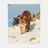 Berglauf auf einem schneebedeckten Hügel Fleecedecke (Vorderseite)