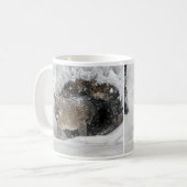 Berglöwe im Schnee Kaffeetasse (Vorderseite Links)