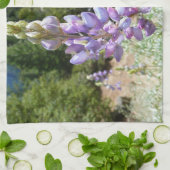 Berglupine bei Yosemite Handtuch (Gefaltet)