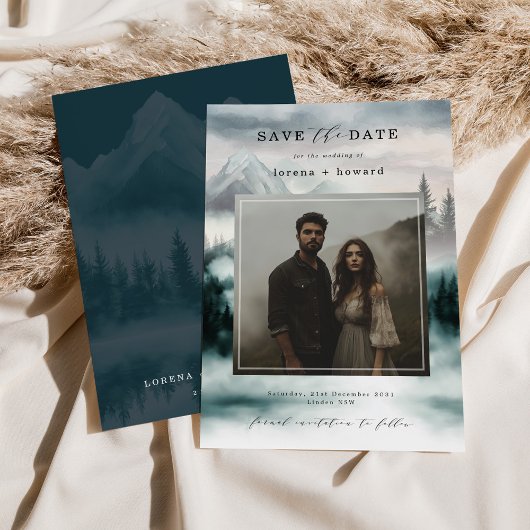 Bergnebel Pinienwald Save the Date Foto Einladung
