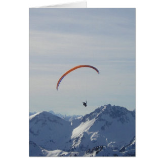 Bergparagliding fliegt zu Freiheit und Erfolg