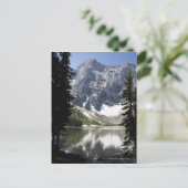 Bergsee Gerahmt durch Bäume Postkarte (Stehend Vorderseite)