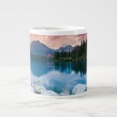 Bergsee im Nationalpark Hohe Tatra 2 Jumbo-Tasse (Vorderseite)