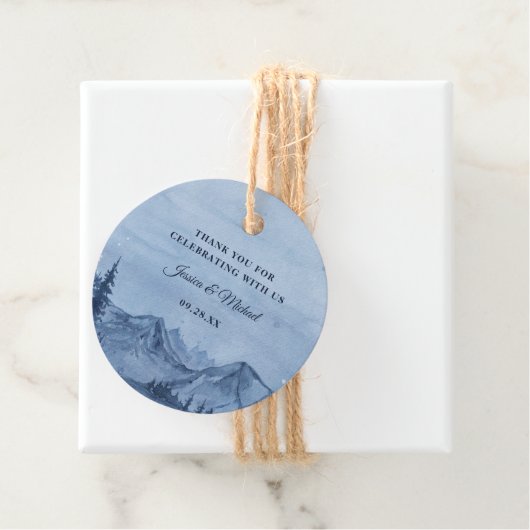 Bergsee Pine Trees Blaue Wasserfarbe Hochzeit Geschenkanhänger (Beispiel)