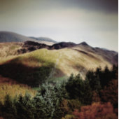 BERGSICHT AUF WALEN WANDTEPPICH MIT HOLZRAHMEN