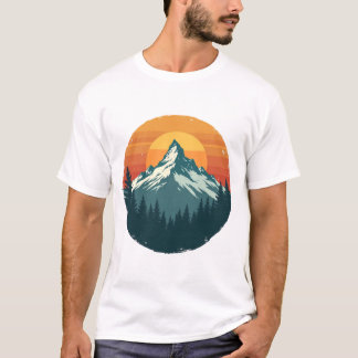 Bergsilhouette bei Sonnenuntergang T-Shirt