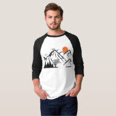 Bergsilhouette mit fliegenden Vögeln T-Shirt (Vorne ganz)