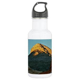 BERGSPITZE-LIT AM SONNENUNTERGANG IN DER HOHEN EDELSTAHLFLASCHE