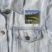 Bergspitze reflektiert in einem See Button (Beispiel)