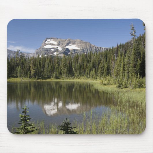 Bergspitze reflektiert in einem See Mousepad (Vorne)